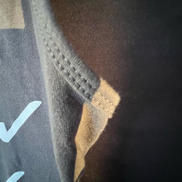 FREE with purchase !! Fun tank top, great condition, no flaws - Picture 3 of 4